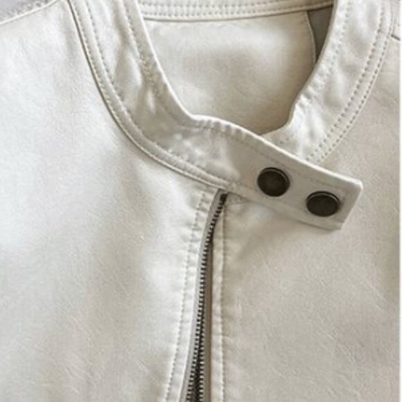 CHIC & EDGY! White Faux Leather Moto Jacket - Picture 2 of 4